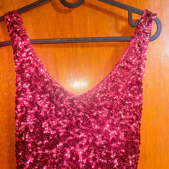 Dresses & Skirts - Pretty red sequence party dress!